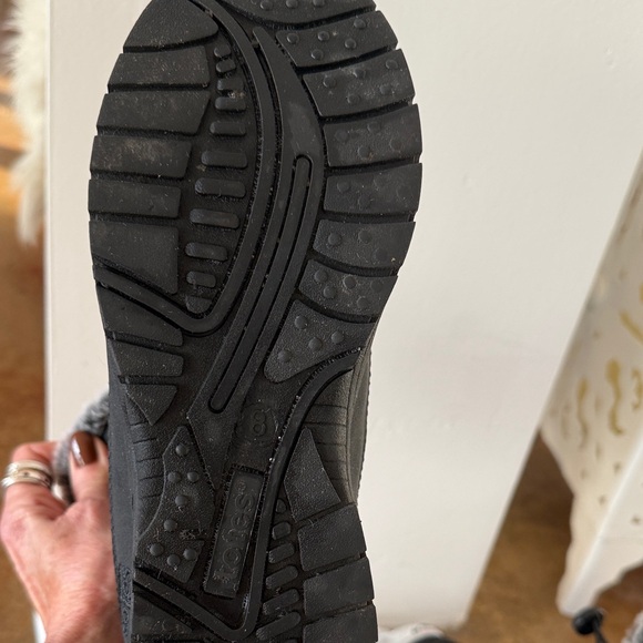 Totes Women's Black Quilted Winter Boots with Faux Fur - Picture 6 of 10